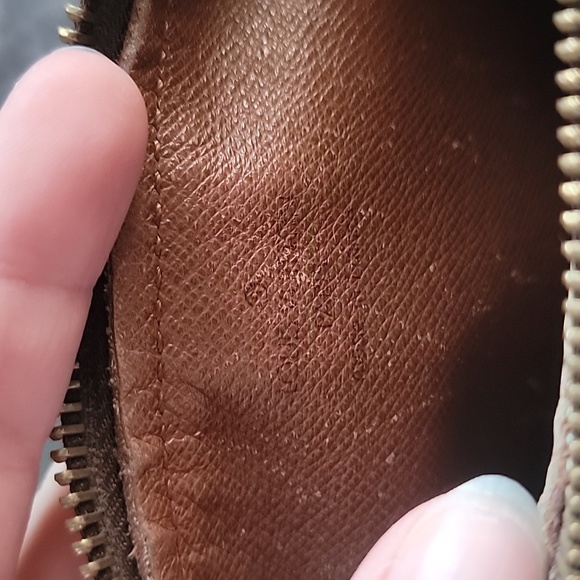 Authentic Louis Vuitton purse - Picture 5 of 5